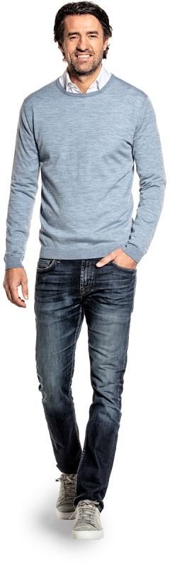 Crew neck sweater for men made of Merino wool in Blue grey