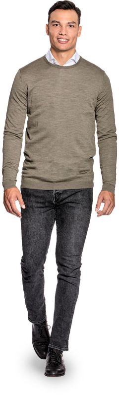 Extra long crew neck sweater for men made of Merino wool in Green