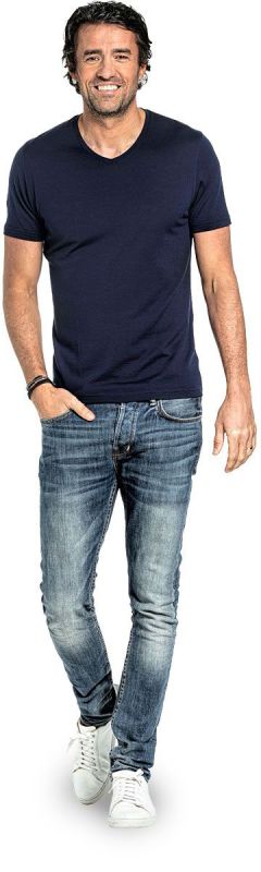 V Neck T-shirt for men made of Merino wool in Dark blue