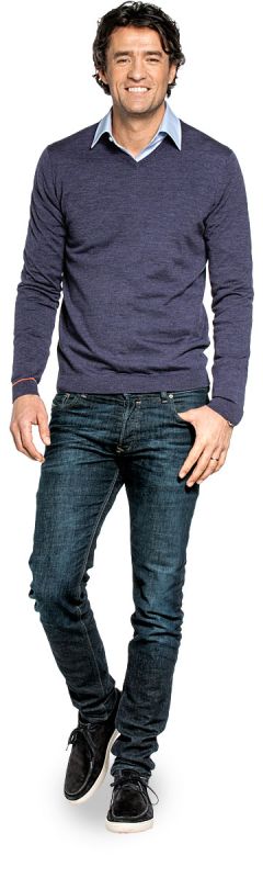 V-Neck sweater for men made of Merino wool in Purple