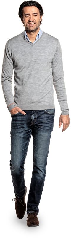 V-Neck sweater for men made of Merino wool in Grey