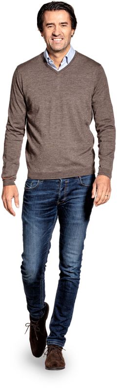 Yak wool V Neck sweater for men made of Merino wool in Brown