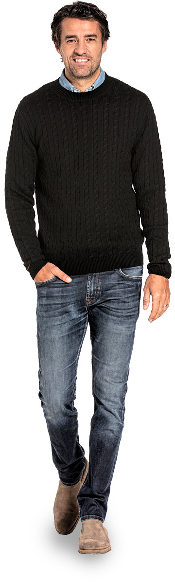 Cable knit sweater for men made of Merino wool in Black