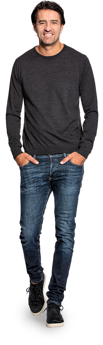 Crew neck sweater for men made of Merino wool in Dark grey