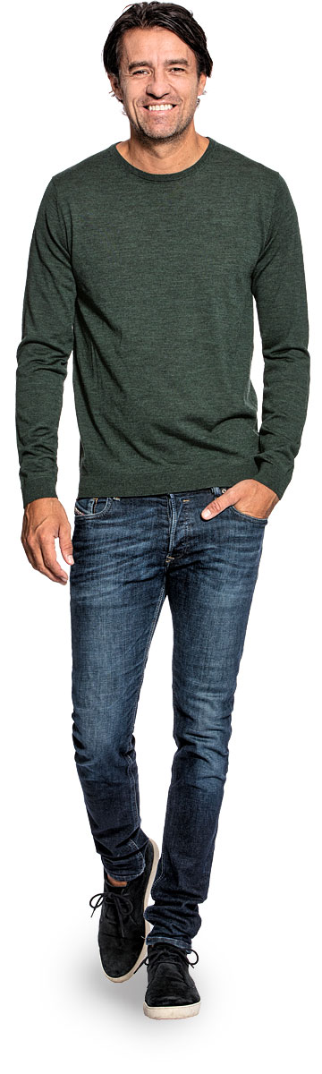 Crew neck sweater for men made of Merino wool in Dark green