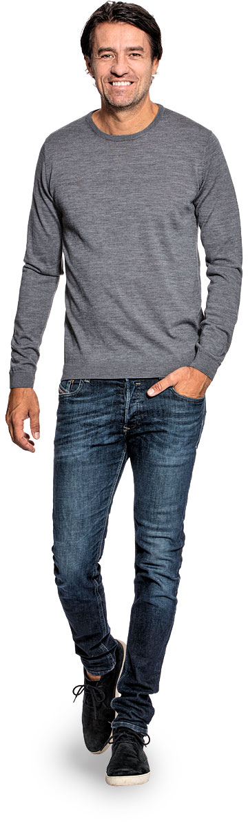 Crew neck sweater for men made of Merino wool in Grey