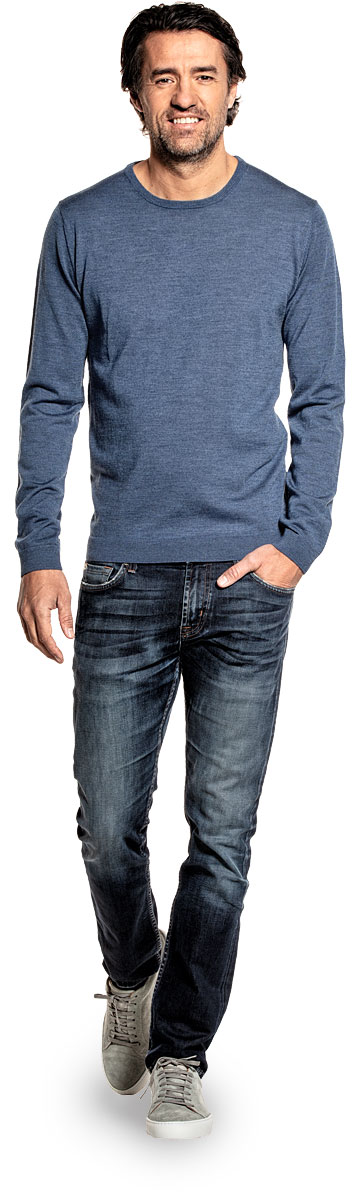 Crew neck sweater for men made of Merino wool in Blue