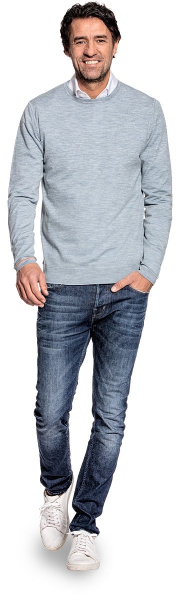 Crew neck pullover for men made of Merino wool in Light blue