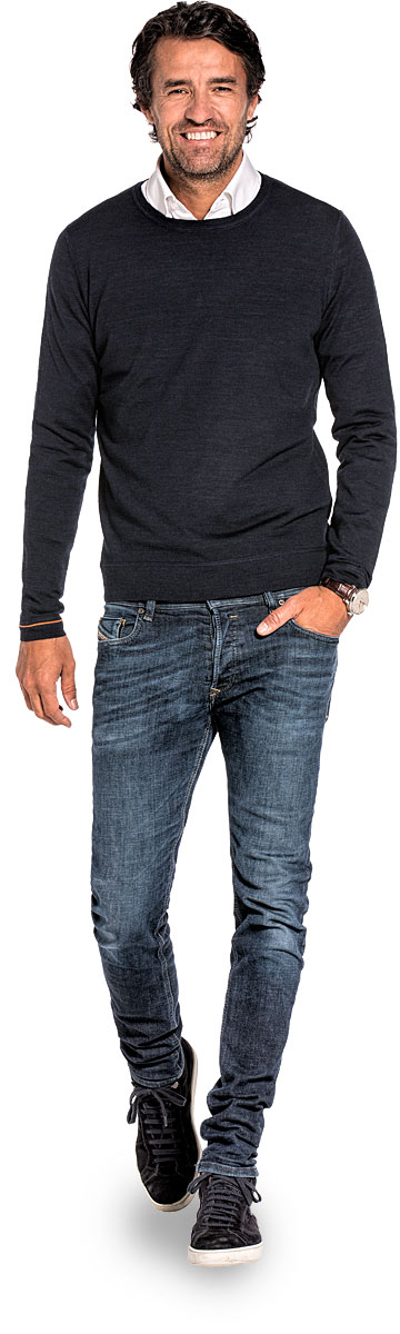 Crew neck pullover for men made of Merino wool in Dark blue