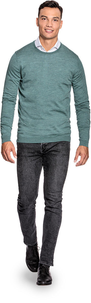 Extra long crew neck sweater for men made of Merino wool in Light green
