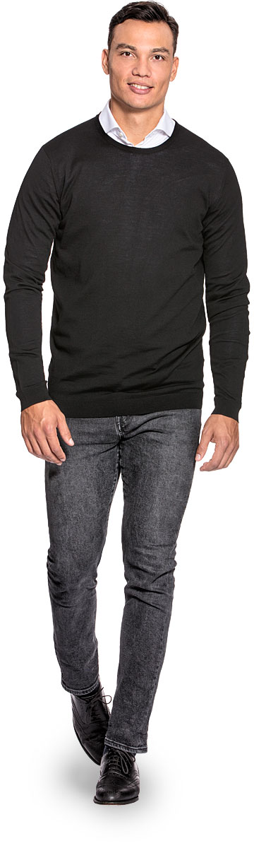 Extra long crew neck sweater for men made of Merino wool in Black