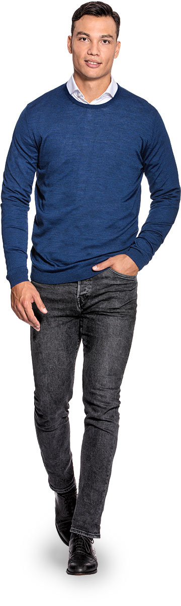 Extra long crew neck sweater for men made of Merino wool in Blue