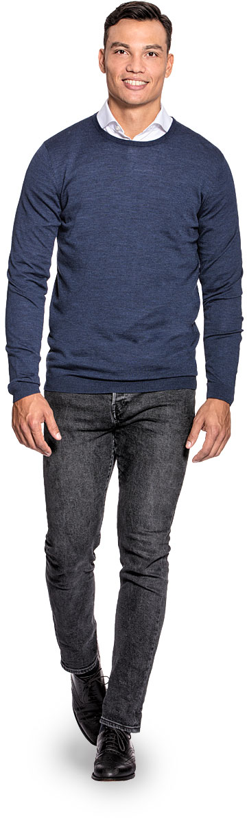Extra long crew neck sweater for men made of Merino wool in Blue