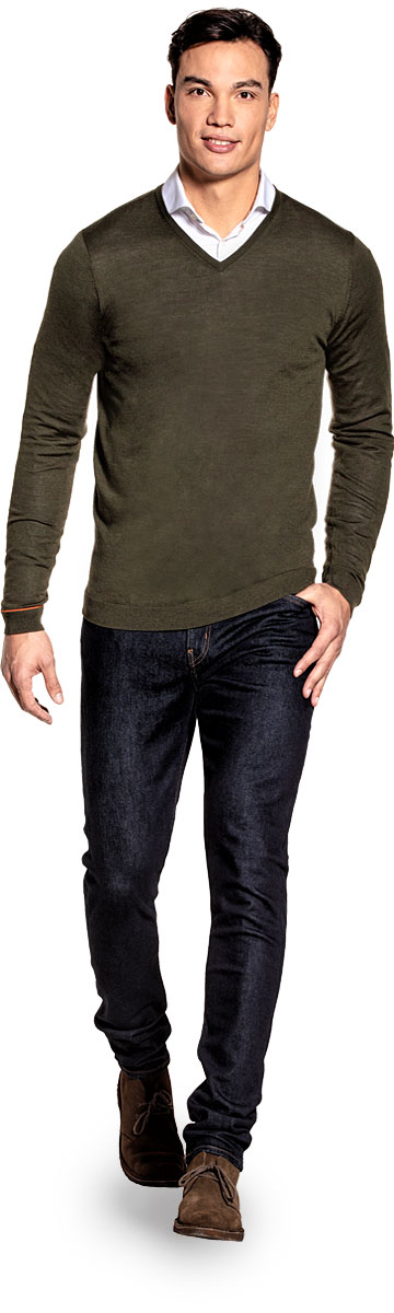 Extra langer Pullover mit V-Ausschnitt für Herren aus Merinowolle in Grün