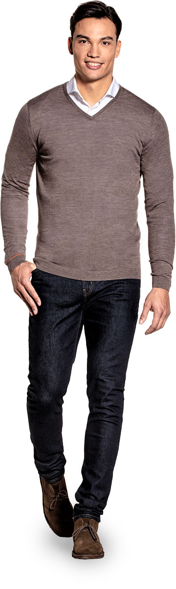 V-Neck sweater for men made of Merino wool in Brown