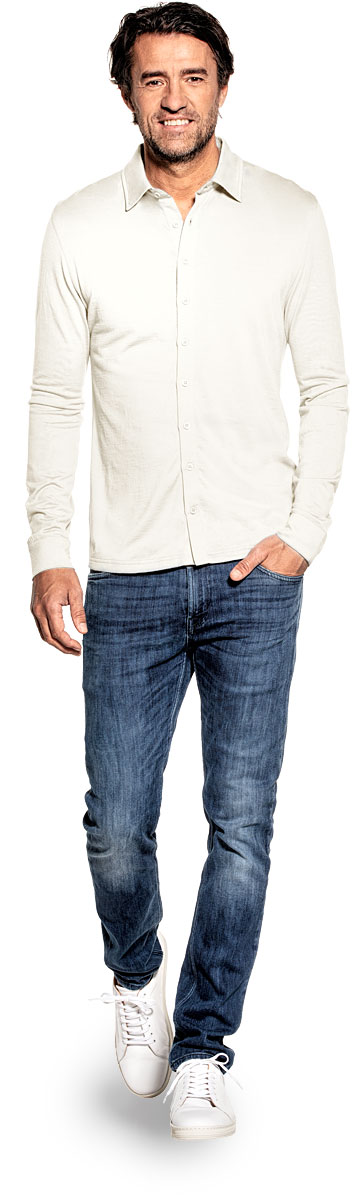 Overhemd voor mannen gemaakt van merinowol in het Wit