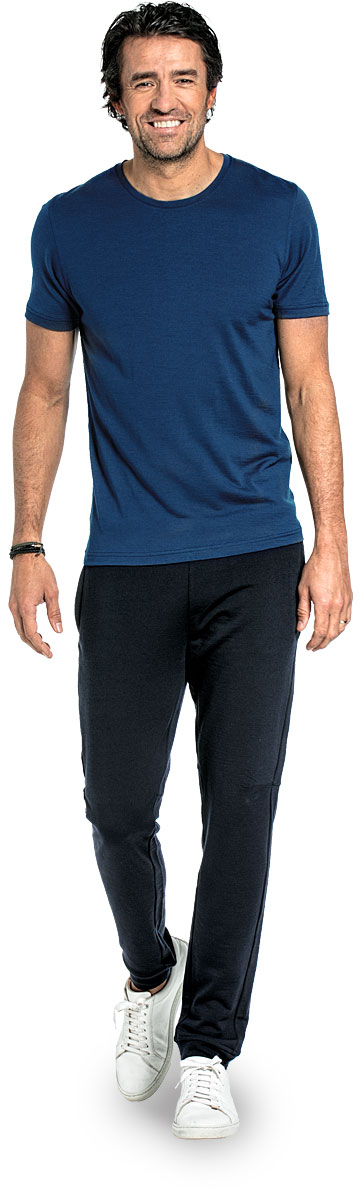 Crew neck T-shirt for men made of Merino wool in Bright blue