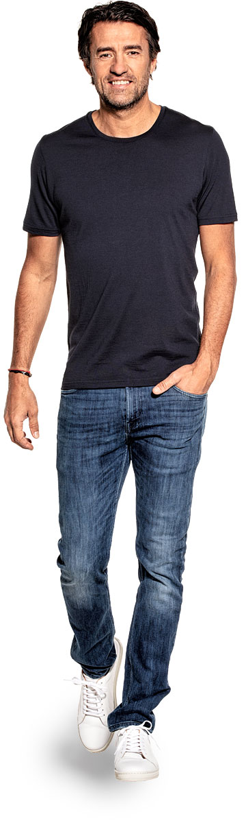 T-shirt voor mannen gemaakt van merinowol in het Donkerblauw