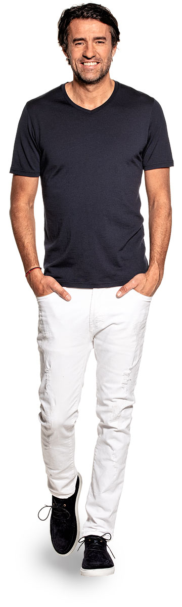 Shirt V-neck voor mannen gemaakt van merinowol in het Donkerblauw