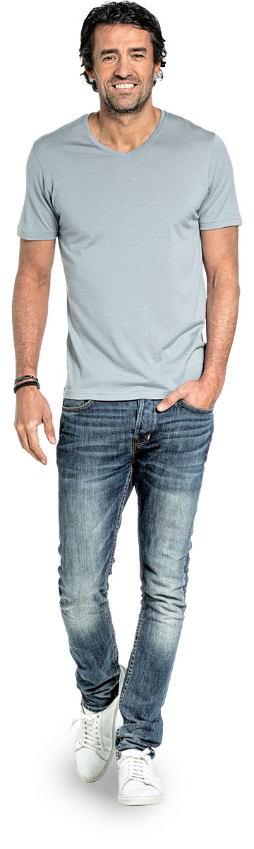 Shirt V-neck voor mannen gemaakt van merinowol in het Grijsblauw