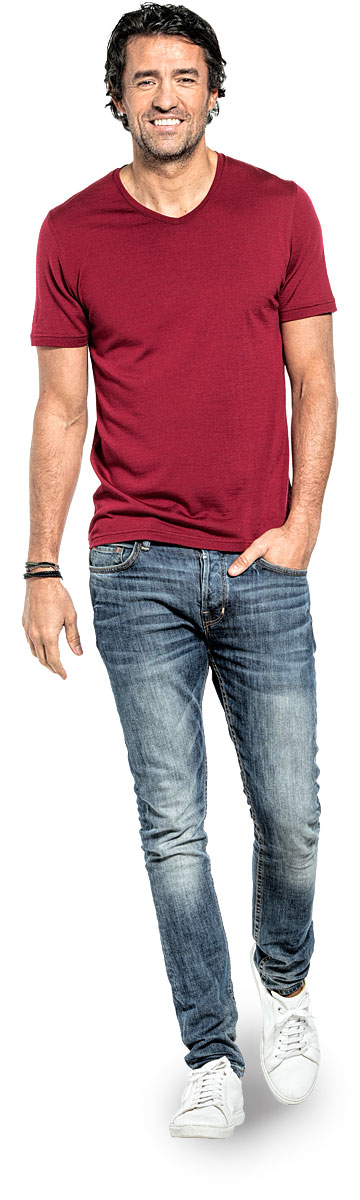 V Neck T-shirt for men made of Merino wool in Red