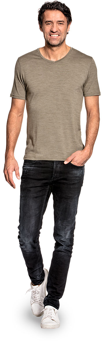 V Neck T-shirt for men made of Merino wool in Green