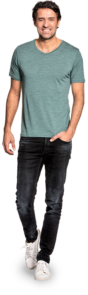 V Neck T-shirt for men made of Merino wool in Light green