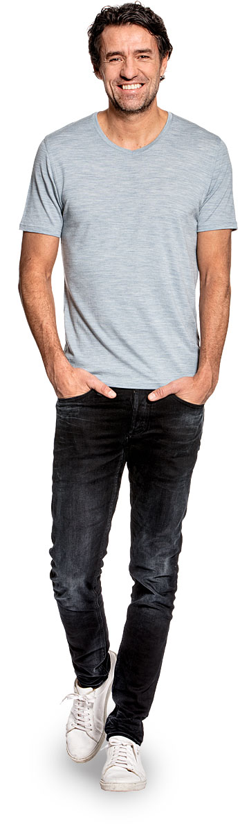 V Neck T-shirt for men made of Merino wool in Light blue