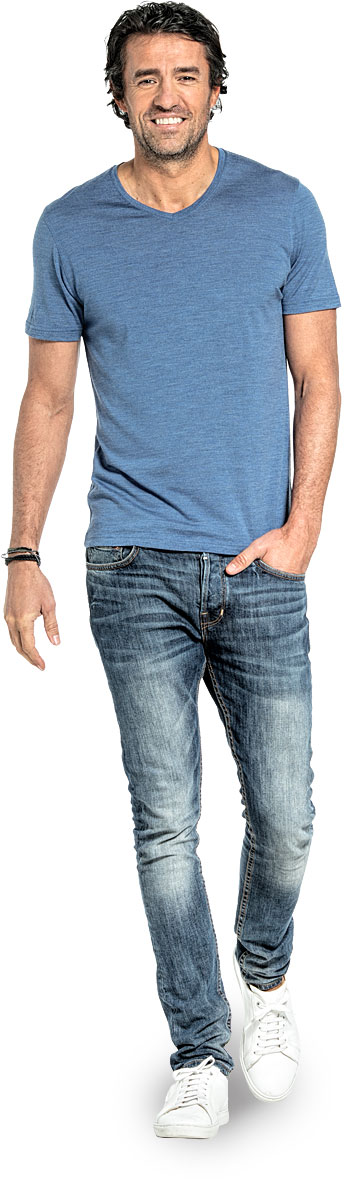 V Neck T-shirt for men made of Merino wool in Bright blue