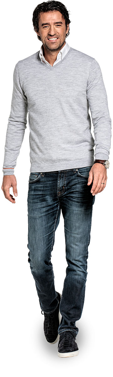 V-Neck sweater for men made of Merino wool in Light grey