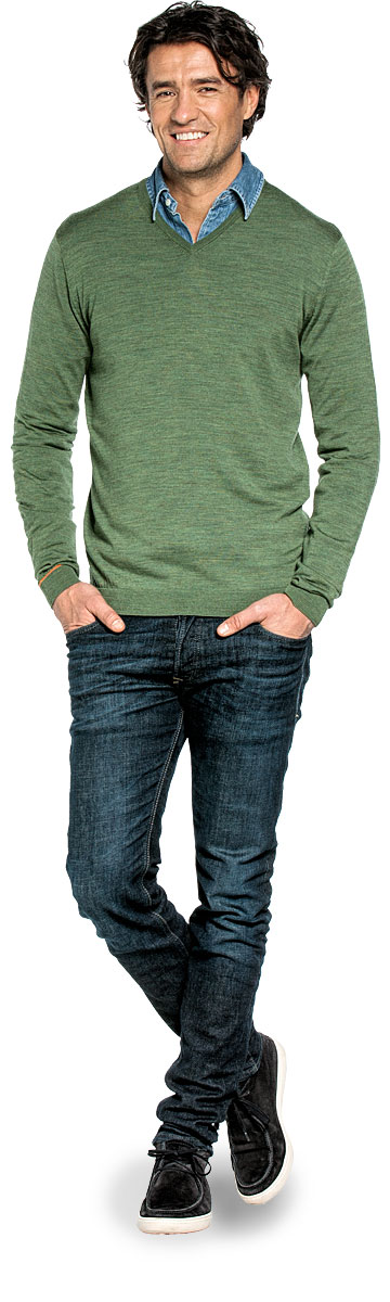 V-Neck sweater for men made of Merino wool in Green