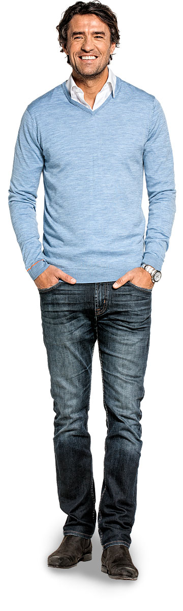 V-Neck sweater for men made of Merino wool in Light blue