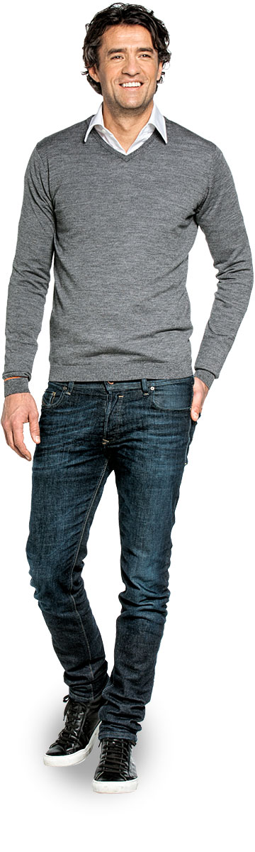 V-Neck sweater for men made of Merino wool in Dark grey