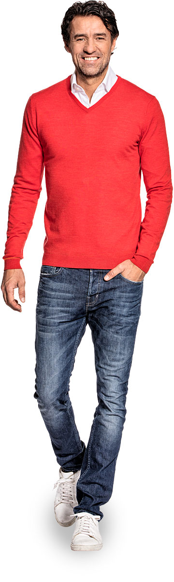 V-Neck sweater for men made of Merino wool in Orange