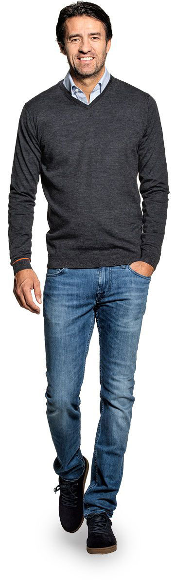 V-Neck voor mannen gemaakt van merinowol in het Donkergrijs