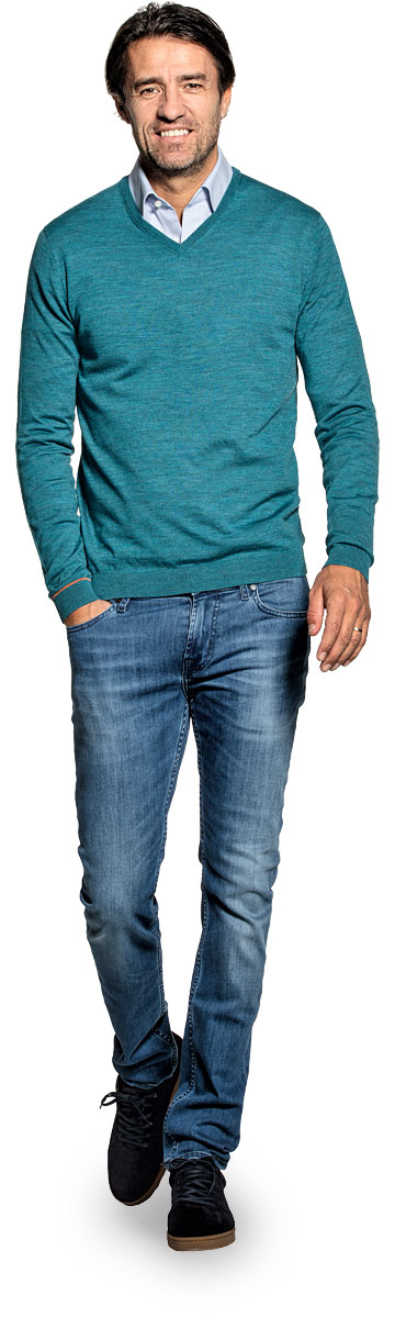 V hals trui voor mannen gemaakt van merinowol in het groenblauw