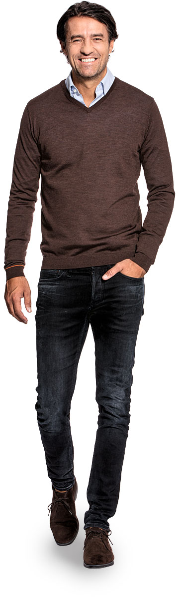 V-Neck sweater for men made of Merino wool in Brown