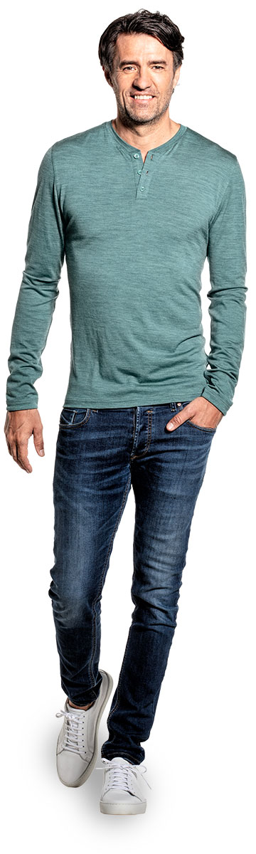 Henley long sleeve voor mannen gemaakt van merinowol in het Lichtgroen