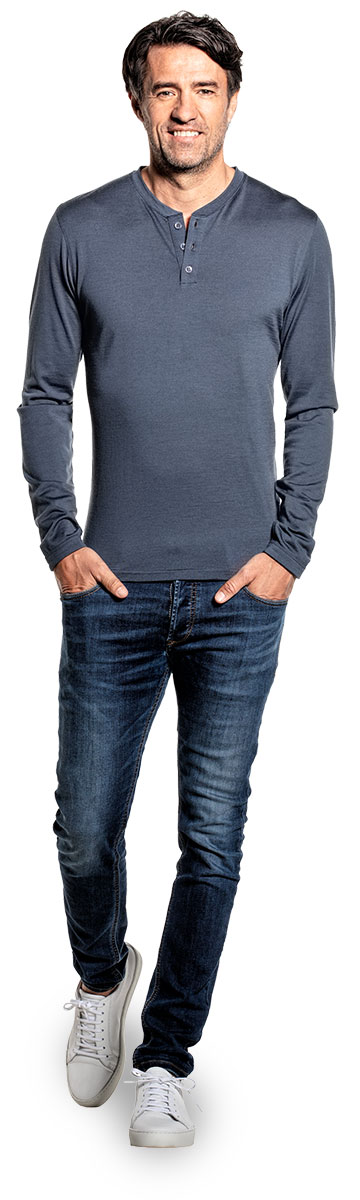 Henley long sleeve voor mannen gemaakt van merinowol in het Blauwgrijs