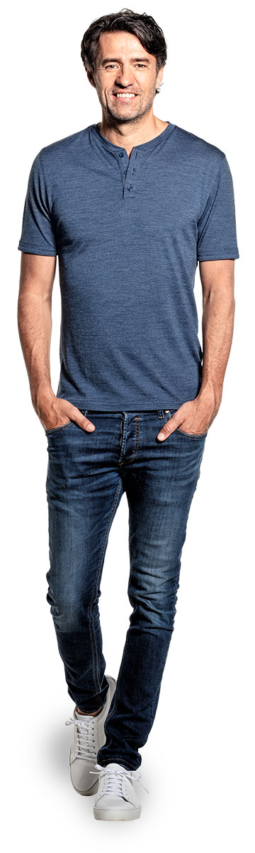 Henley shirt voor mannen gemaakt van merinowol in het Blauw