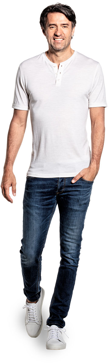 Shirt Henley Short Sleeve voor mannen gemaakt van merinowol in het Wit