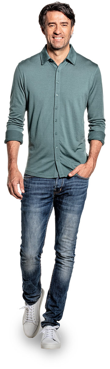 Overhemd voor mannen gemaakt van merinowol in het Groen