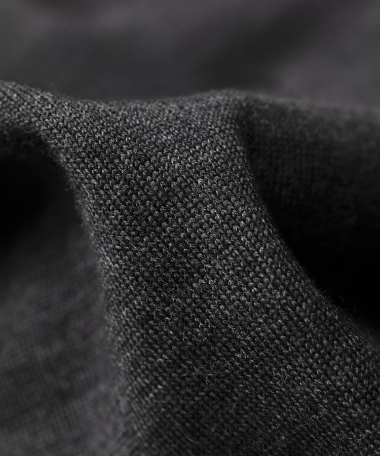 Feinstrick Poloshirt Herren dunkelgrau Detailaufnahme
